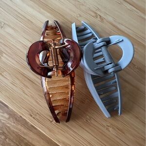 Set of Two 4.5" Claw Clips - Shiny Tortoiseshell and Matte Blue